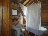 Countryside Cabin with Mountain Views near Surreybrooke Gardens - Homestays