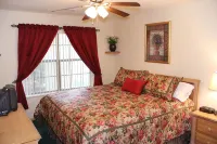 Emerald Bay Condo On-Site Marina Boating, Golf, WiFi, 2 pools, 4 Flatscreen TVs - Gym
