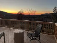 New Cabin with many amenities! Trail systems. Sleeps 8! Royal blue brimstone - 3-Star
