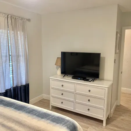 NEW COMPLETE REMODEL, MELBOURNE HARBOUR VIEWS