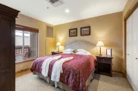 Amazing Unit!  Sleeps 5. Swim or Ski out your front door. On site at Silver Mt. - 3-Star