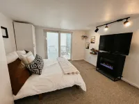 Modern Bungalow - Pet Friendly - Close to downtown - Boutique