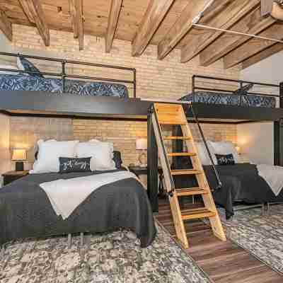 Lake Superior Loft - Sleeps 10, Heart of Canal Park, Lake Superior View Rooms
