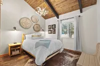 Townhouse in Private Lakeside Community - Pools