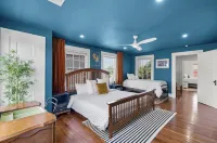 GalvestonHome • Sleeps12 • Minutes to Strand & Seawall • Heated Pool • Putt-Putt - สระว่ายน้ำส่วนตัว