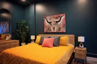 'Green Door' Downtown Loft - 4-Star
