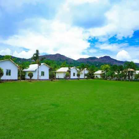 Giri Sarovar Resort