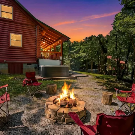 Little Joe Log Cabin, Utk/Neyland, Smokies, 16Acres, FP, HotTub, Fishing, Pets