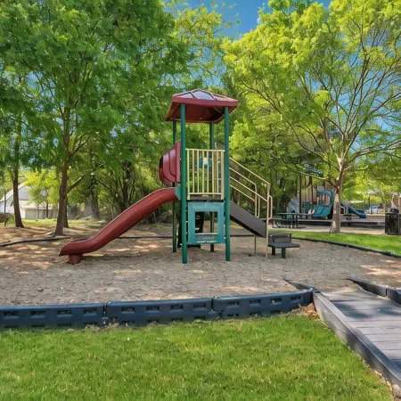 Outdoor Grill & Games Near Downtown Shops & Dining