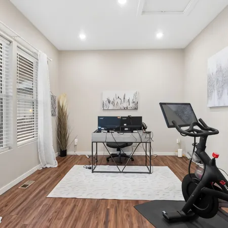 Spacious 3 bedroom, 2.5 bath house - 20 min from DIA, 25 min from Denver