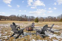 Luxury Cabin w/Heated Pool, 22Min to 7 Springs, HotTub, Sauna, Game Room & Views - 5 ดาว