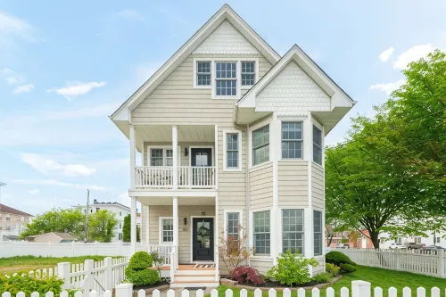 Beach Block • Sleeps 16 • Free Parking • Perfect for Groups - balcony