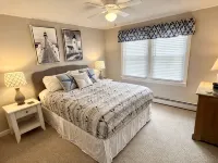 Cozy 3 bedroom house with large covered porch just steps from downtown BBH. - 3-نجوم