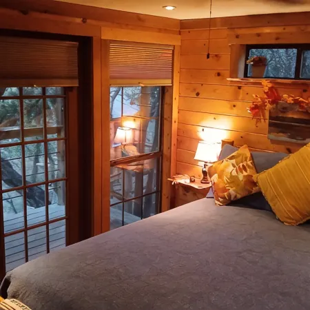 Stoney Porch Guest Cabin - Nestled in the Beautiful Texas Hill Country
