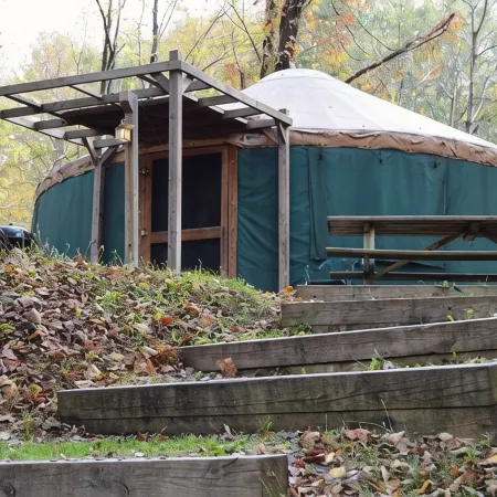 GLAMPING YURT. Sleeps 4, HOT TUB, Pellet Stove