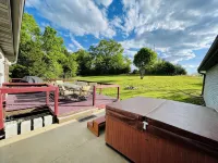 BEAUTIFUL VERY SPACIOUS home in heart of Branson - Hot Tub, Game Room,Large Yard - Bungalows