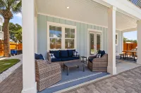 Luxury Beach Retreat with Private Pool - Sleeps 18, Steps from the Beach! - de charme