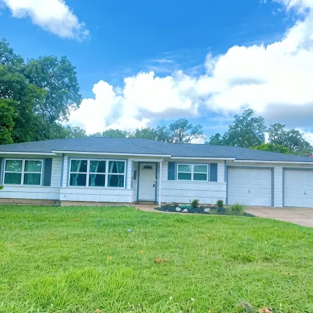 1.3 Mile to Kyle Field,10 min walk to A&M campus & Century Square, Pet friendly