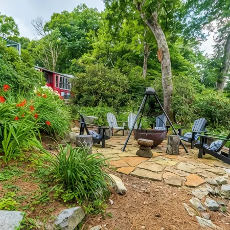 The Red House: Panoramic Views and Walk to Town