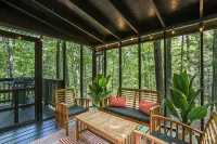 MID-CENTURY MODERN A-FRAME - HOT TUB/FIREPIT IN WOODS - Chalets