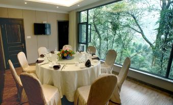 Mount Forest Hotel