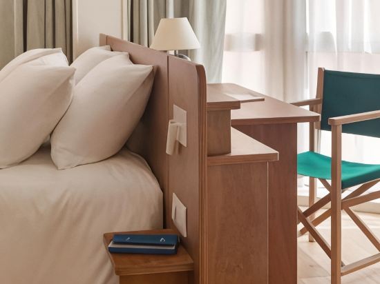 Alfred Hotels Paris Lecourbe - Renovated Hotel