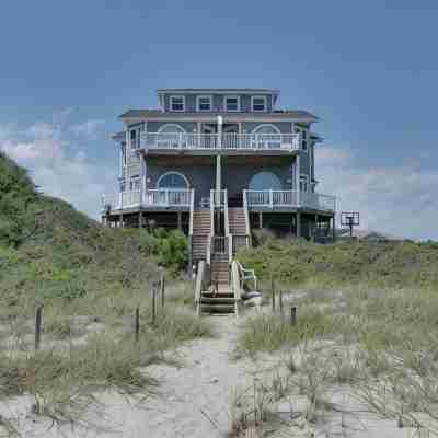 Emerald Isle at it's best at Sea Maiden West!!  Renovated BEACHFRONT home!! Hotel Exterior