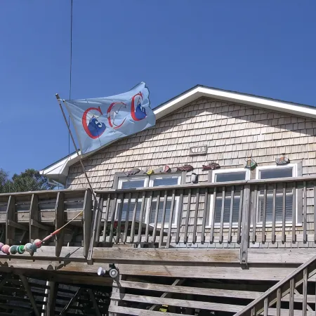 Close to the beach, clean and comfy!  Your pooch is welcome.