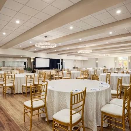 Wyndham Newport Hotel