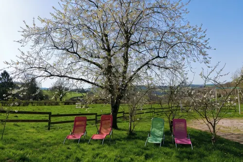 Country House on a Quiet Cul-De-Sac, with a Beautiful View of the Morvan, All on One Level - 4 ดาว