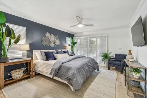 Spacious 4-bedroom house with  HEATED POOL, Games room in peaceful Palm Harbor - Swimmingpools
