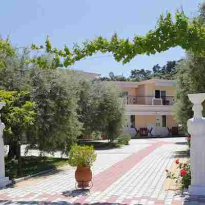 Mythos Bungalows Hotel Exterior