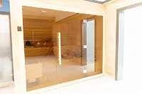 Mirror Hotel