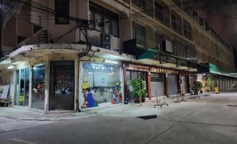 Noir Cafe and Hostel - Chinatown