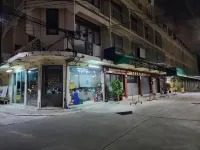 Noir Cafe and Hostel - Chinatown Hotel di Pom Prap Sattru Phai