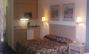 Deluxe Inn and Suites