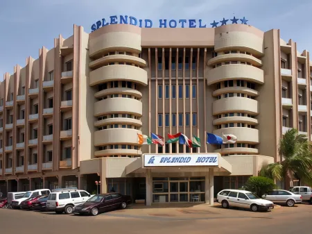 Splendid Hotel Отели в г. Kadiogo