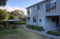 Cove Beach Apartment 1 Hotels in Coles Bay