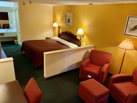 Deluxe Inn & Suites