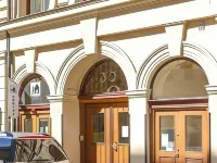 Nomad Cave Hotels near T-CENTRAL Station