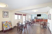 Super 8 by Wyndham Findlay Hotels in Findlay