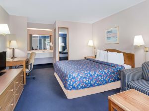 Days Inn by Wyndham Seguin TX