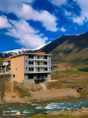 New Taaj Mahal Hotel Burawai Hotels in Burawai