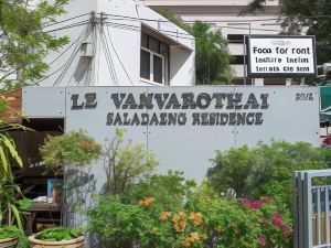 Le Vanvarothai Saladaeng Residence