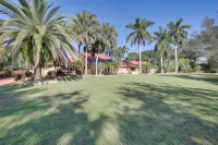 Pool & Hot Tub: Spacious Villa in Coral Springs!