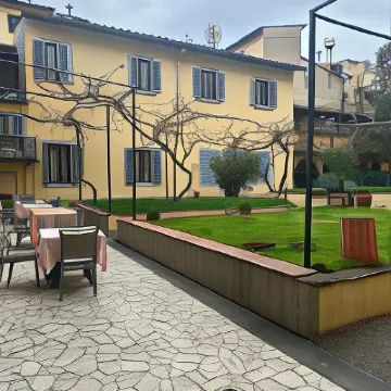 New Generation Hostel Florence Hoteles cerca de Basílica de la Santa Cruz