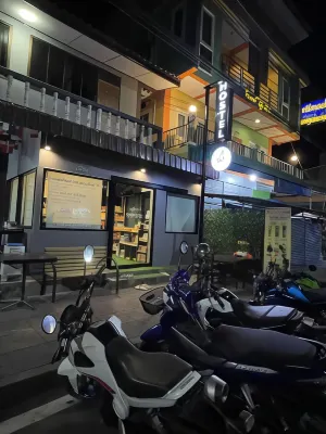 Sleep4Cheap@Donsak Hotel in zona Wat Khao Phra In