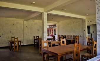 Green Hut Hotel & Restaurant - Housity