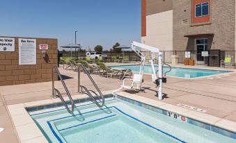 Holiday Inn Express Visalia - Sequoia Gateway Area