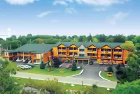 Super 8 by Wyndham Bridgeview of Mackinaw City - Motels